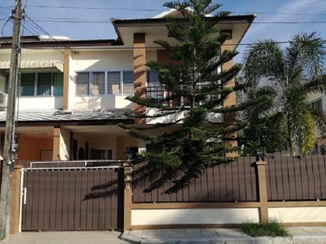6A40182 ให้เช่าทาวน์โฮม 2 ชั้น 3 ห้องนอน 3 ห้องน้ำ พื้นที่ 45 ตรว.
