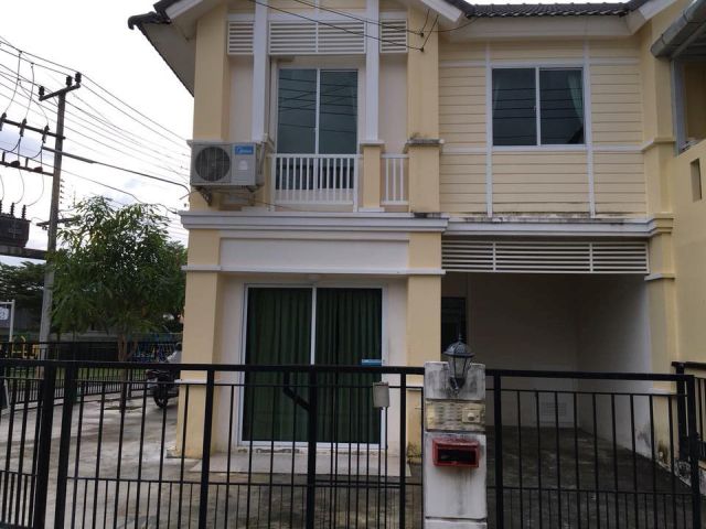 6A100963 ให้เช่าบ้านทาวเฮ้าส์ 3ห้องนอน ราคา 12000 บาทต่อเดือน