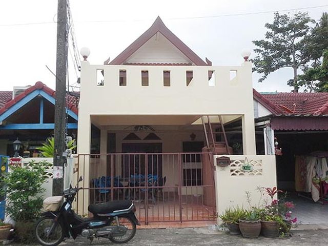 6A80277 ให้เช่าทาวน์เฮาส์สองชั้น 2 ห้องนอน 1 ห้องน้ำ