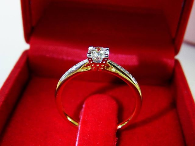 แหวนเพชรเบลเยี่ยมคัท 0.30 กะรัต. GIA 3EX F color(98) Noneflu