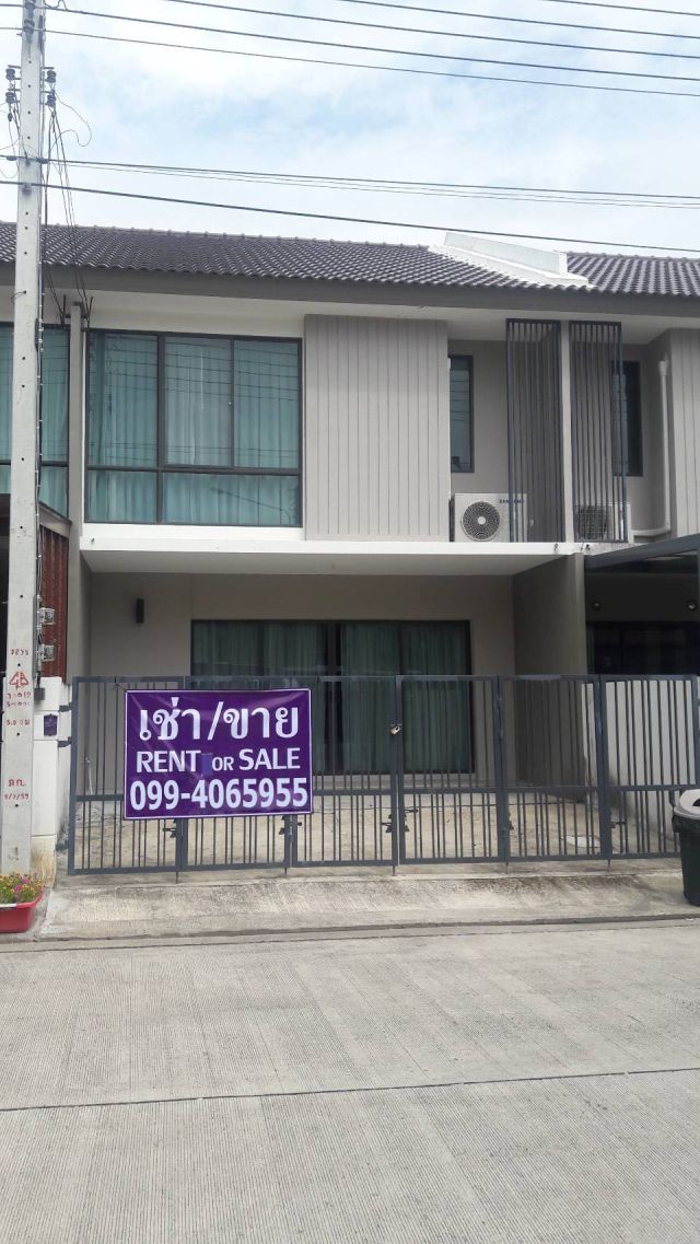 6A111348 ให้เช่าทาวน์เฮ้าส์ 2 ชั้น 3 ห้องนอน 2 ห้องน้ำ พร้อมเฟอร์นิเจอร์ครบครัน