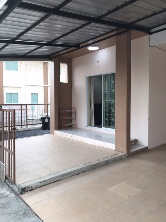 6A120426 ให้เช่าทาวน์เฮ้าส์ 2 ชั้น 4 ห้องนอน 2 ห้องน้ำ พื้นที่ 25 ตรว.