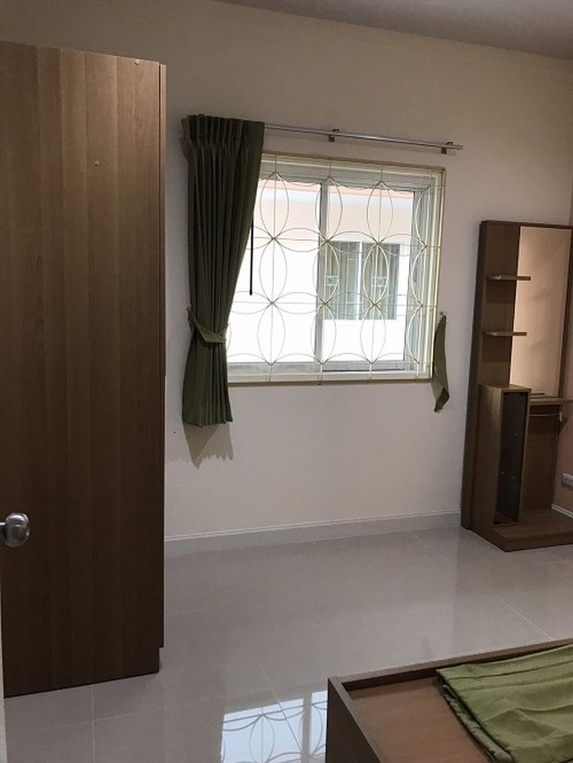 6A120426 ให้เช่าทาวน์เฮ้าส์ 2 ชั้น 4 ห้องนอน 2 ห้องน้ำ พื้นที่ 25 ตรว.