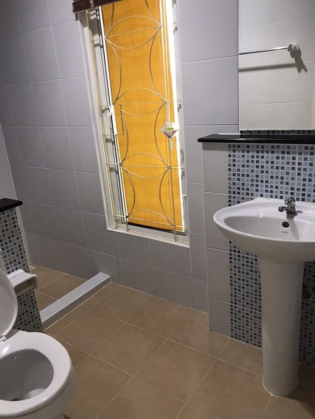 6A120426 ให้เช่าทาวน์เฮ้าส์ 2 ชั้น 4 ห้องนอน 2 ห้องน้ำ พื้นที่ 25 ตรว.