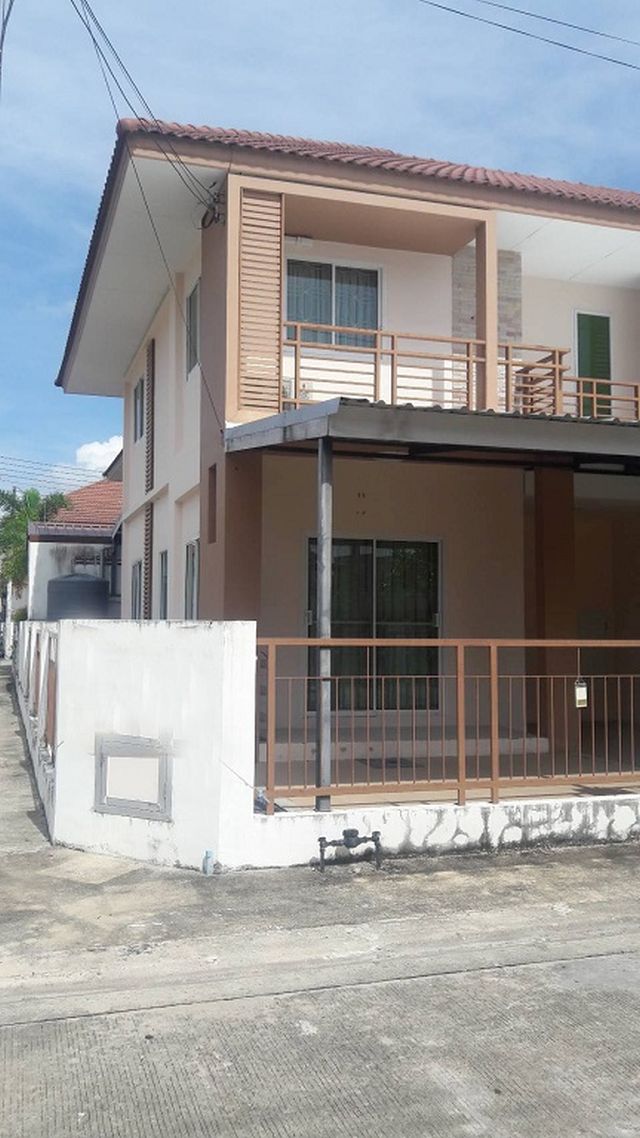 6A120426 ให้เช่าทาวน์เฮ้าส์ 2 ชั้น 4 ห้องนอน 2 ห้องน้ำ พื้นที่ 25 ตรว.