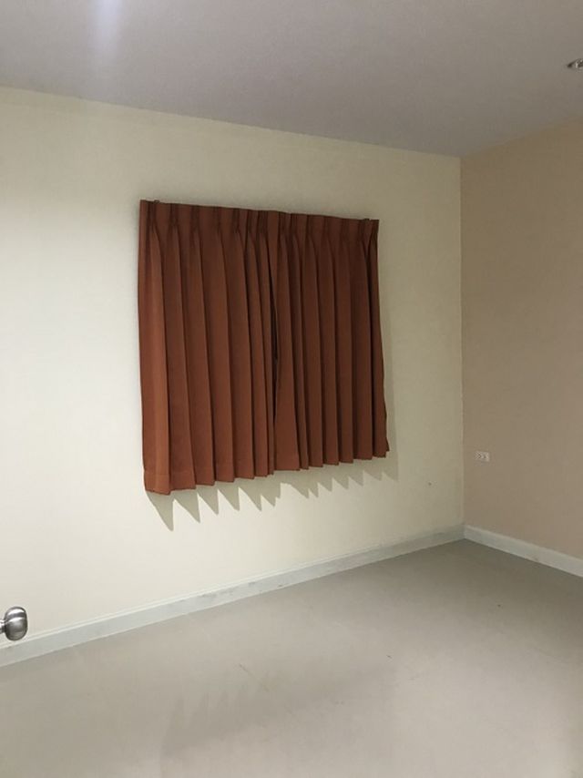 6A120426 ให้เช่าทาวน์เฮ้าส์ 2 ชั้น 4 ห้องนอน 2 ห้องน้ำ พื้นที่ 25 ตรว.