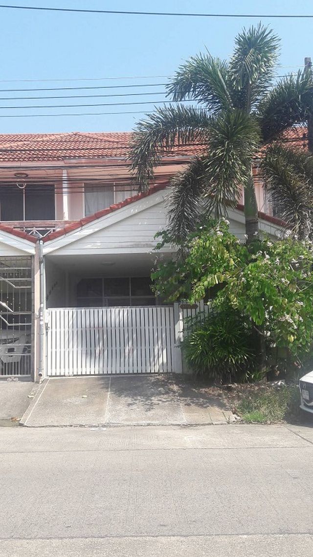 6A101015 ให้เช่าทาวน์เฮ้าส์ 2 ชั้น 3 ห้องนอน 2 ห้องน้ำ พื้นที่ 34 ตรว.