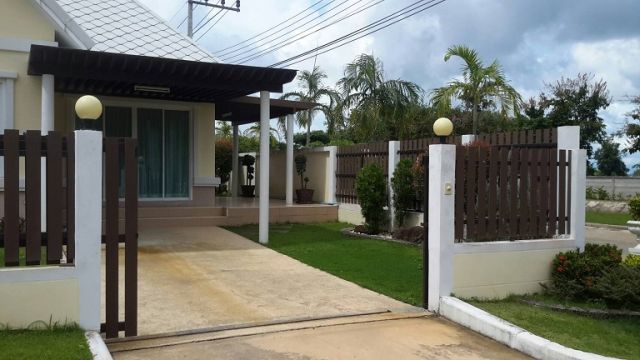 6A120024 ให้เช่าบ้านแฝดชั้นเดียว 2 ห้องนอน 2 ห้องน้ำ พื้นที่ 45 ตรว.