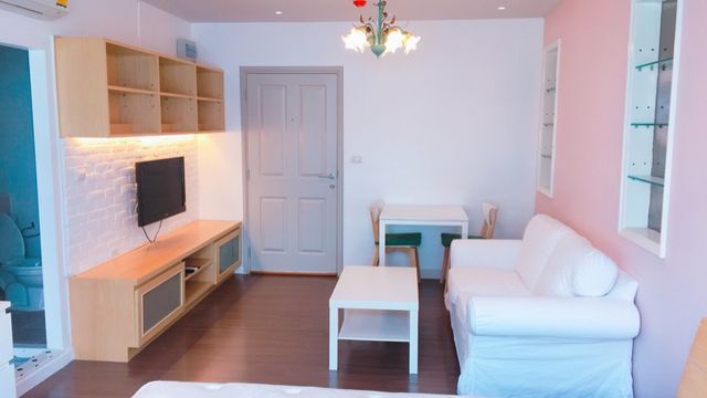 6A111398 ให้เช่าคอนโดย่านเศรษฐกิจ วิวสระว่ายน้ำ พร้อมเฟอร์นิเจอร์ครบครัน