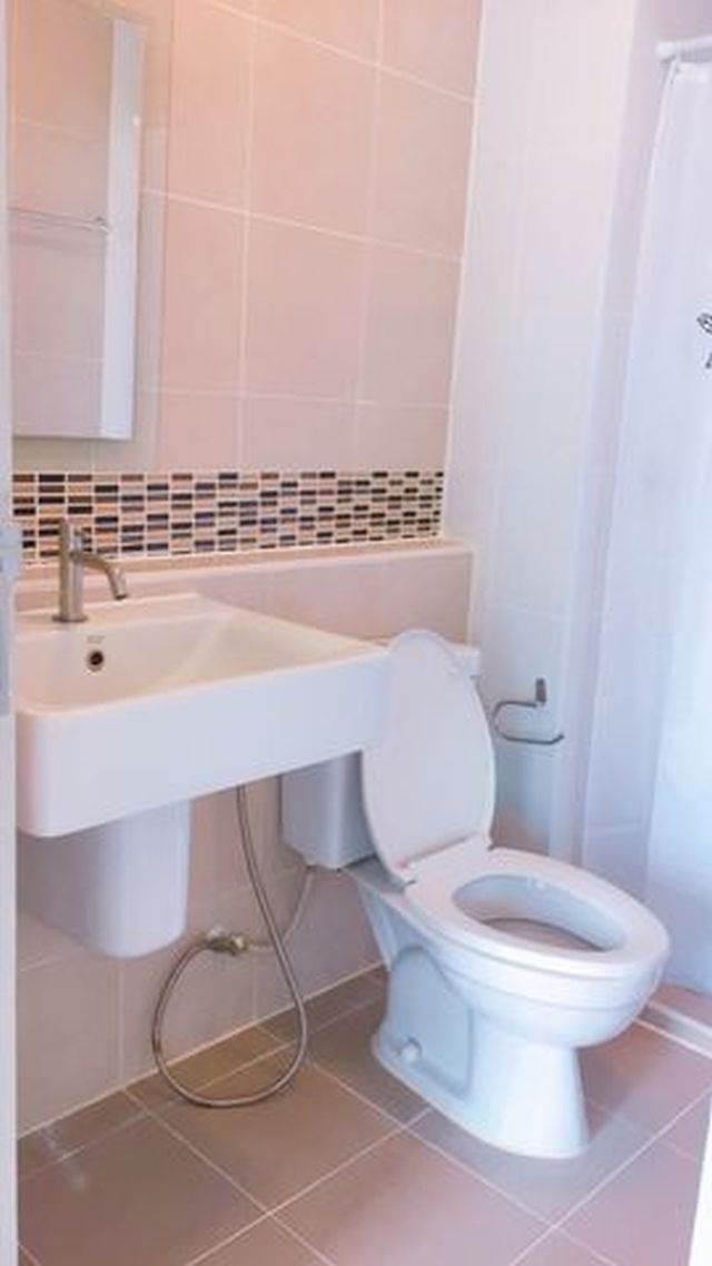 6A111398 ให้เช่าคอนโดย่านเศรษฐกิจ วิวสระว่ายน้ำ พร้อมเฟอร์นิเจอร์ครบครัน