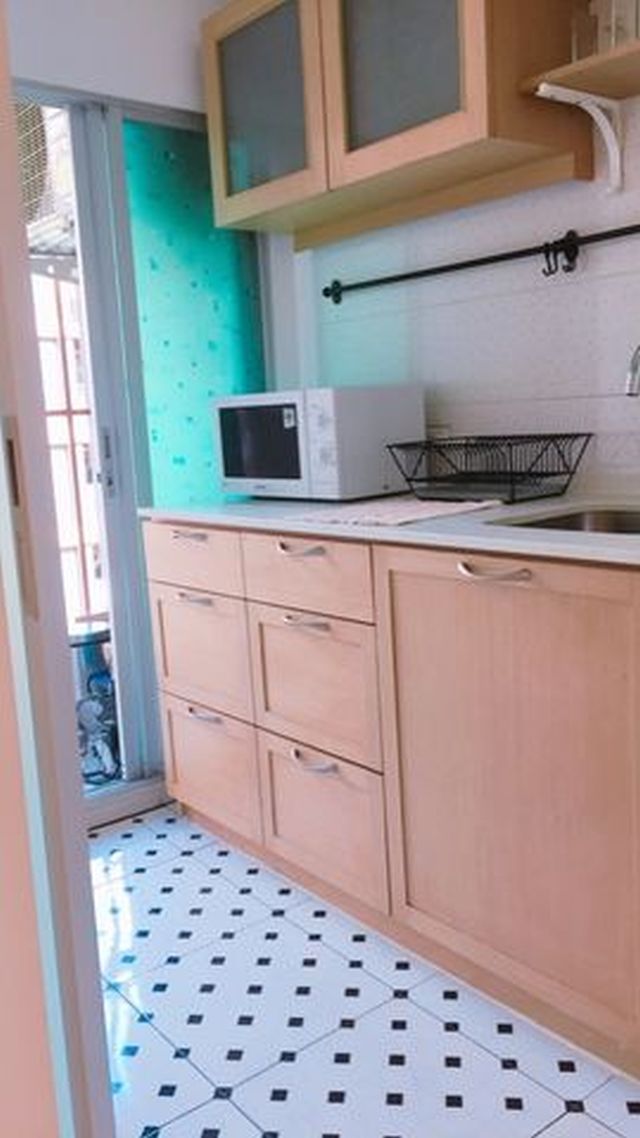 6A111398 ให้เช่าคอนโดย่านเศรษฐกิจ วิวสระว่ายน้ำ พร้อมเฟอร์นิเจอร์ครบครัน