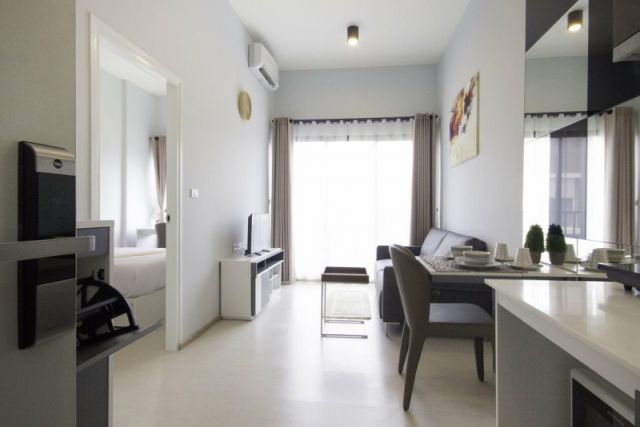 6A111399 ให้เช่าคอนโดใจกลางเมือง วิวสระว่ายน้ำ เดือนละ 10,000 บ.