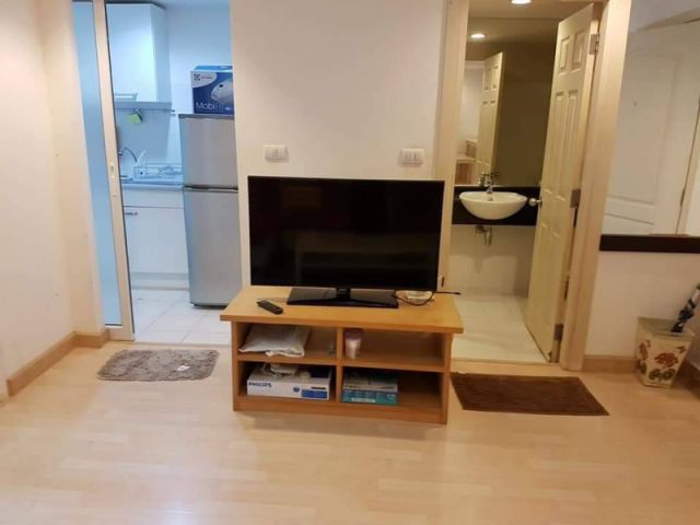 6A111402 ให้เช่าคอนโดย่านเศรษฐกิจ เฟอร์นิเจอร์ครบครัน ใกล้ห้างสรรพสินค้า.