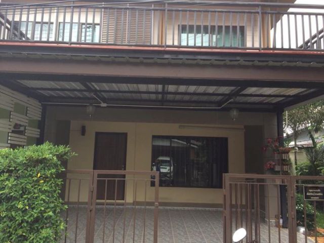 6A111406 ให้เช่าทาวน์เฮ้าส์สองชั้น 3ห้องนอน 2ห้องน้ำ ตกแต่งสวย เดือนละ 20,000 บ.