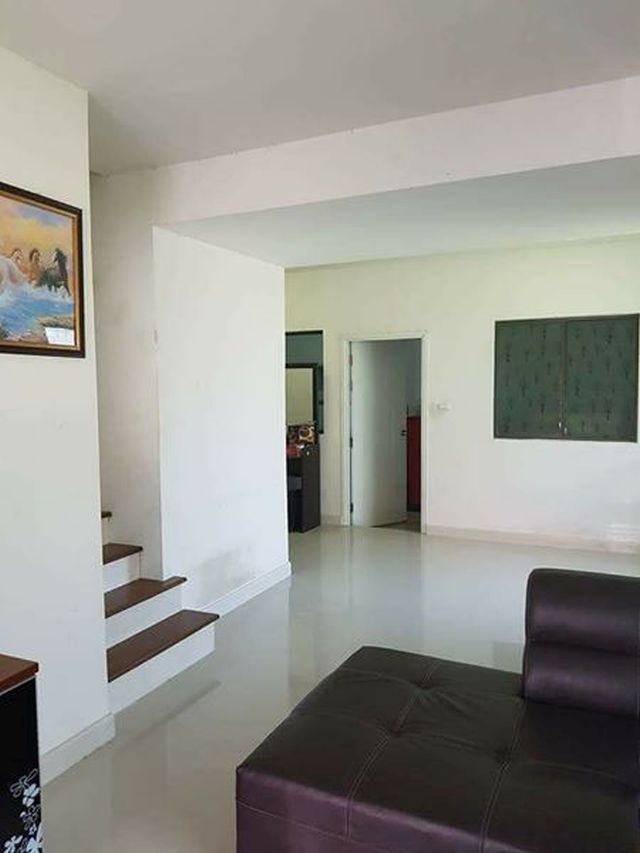 6A111409 ให้เช่าทาวน์เฮ้าส์สองชั้น 3ห้องนอน 2ห้องน้ำ พื้นที่ 21 ตรว.
