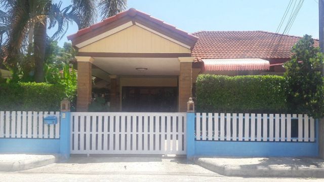 6A40297 ให้เช่าบ้านแฝดชั้นเดียว 2 ห้องนอน 2 ห้องน้ำ พื้นที่ 36 ตรว.