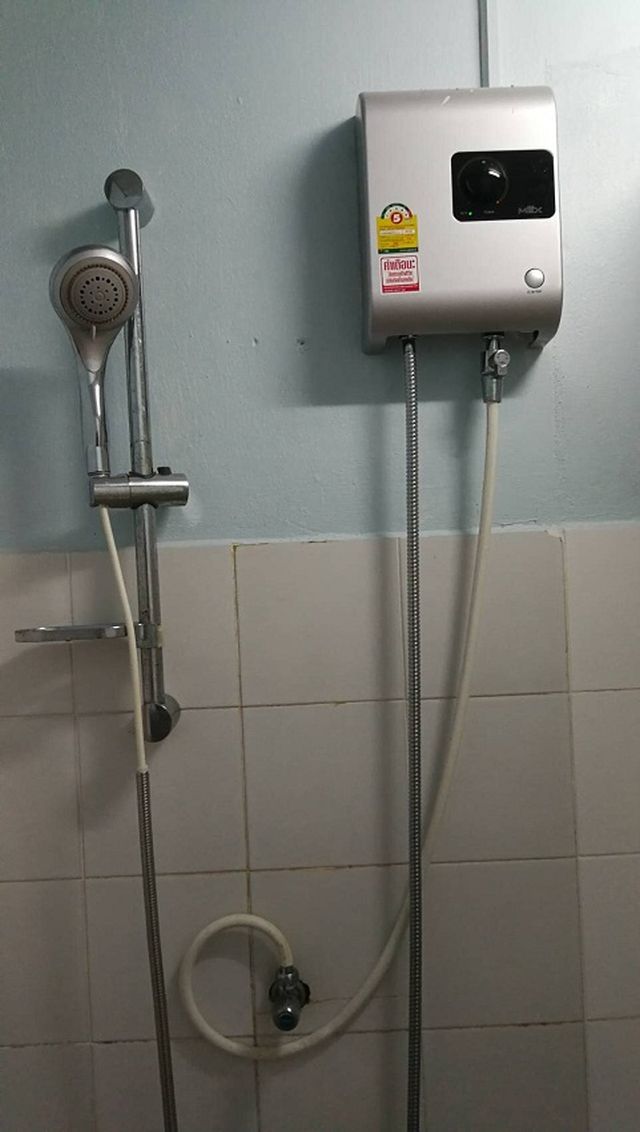 6A101049 ให้เช่าบ้านทาวน์เฮ้าส์ 2 ชั้น 2 ห้องนอน 2 ห้องน้ำ พื้นที่ 19 ตรว.