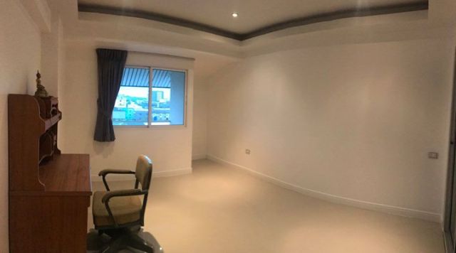 6A101048 ให้เช่าคอนโด 3 ห้องนอน 2 ห้องน้ำ เฟอร์นิเจอร์ครบ ห้องสวย.