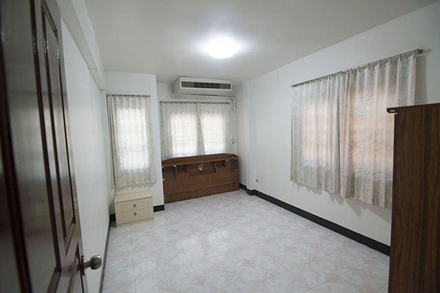 6A90792 ให้เช่าบ้านแฝดชั้นเดียว 3 ห้องนอน 3 ห้องน้ำ พื้นที่ 40 ตรว.