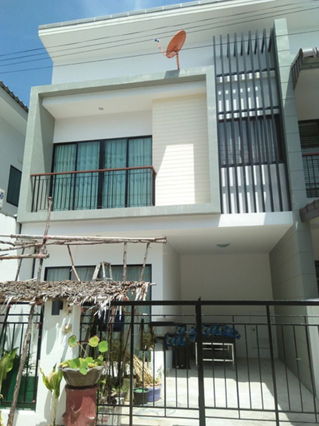 6A90789 ให้เช่าทาวน์เฮาส์ 2 ชั้น 3 ห้องนอน 2 ห้องน้ำ ราคาเช่าเดือนละ 15,000 บาท