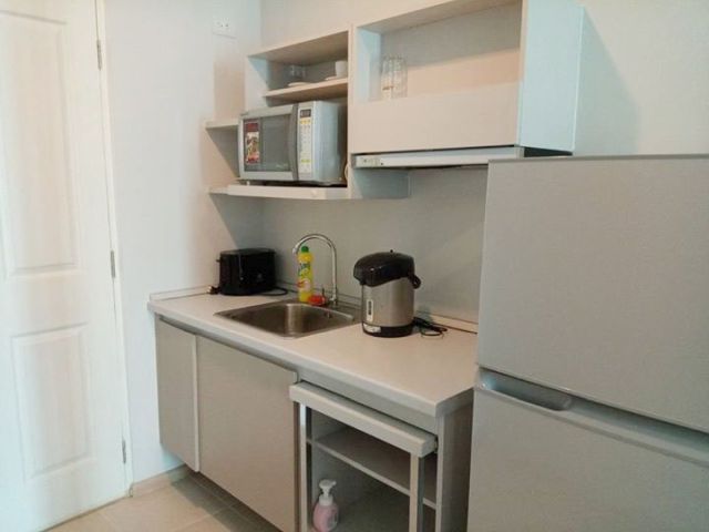 6A40301 ให้เช่าคอนโดย่านเศรษฐกิจ เฟอร์นิเจอร์ครบ อยู่ใกล้ Boat Avenue.