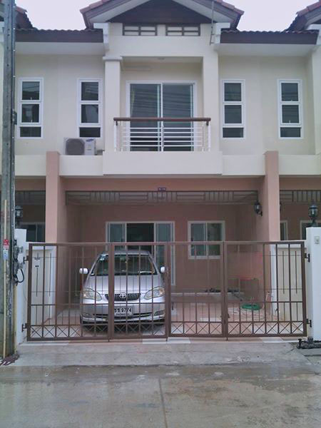 6A111429 ให้เช่าทาวน์เฮ้าส์สองชั้น 3ห้องนอน 2ห้องน้ำ พร้อมเฟอร์นิเจอร์.