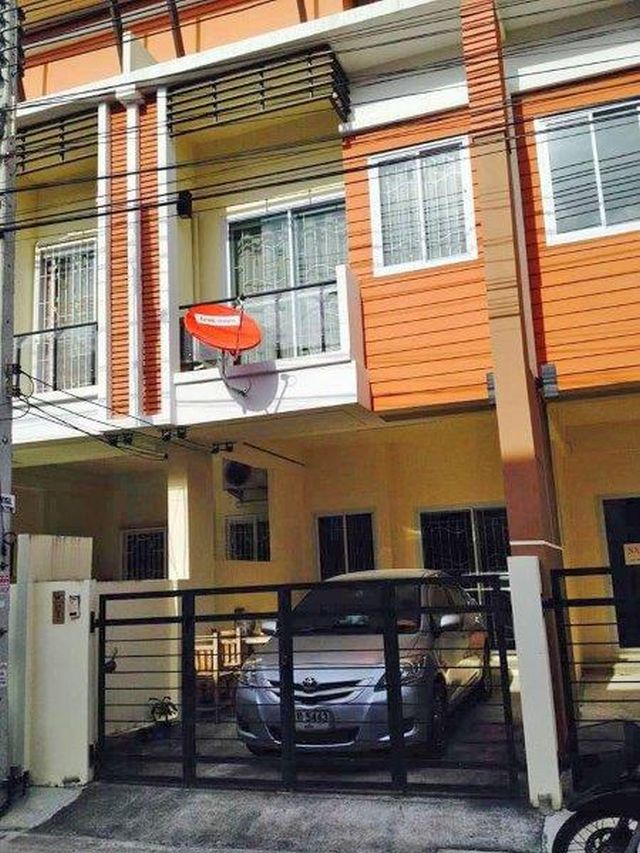 6A111433 ให้เช่าทาวน์เฮ้าส์สองชั้น 2 ห้องนอน 2 ห้องน้ำ เดือนละ 15,000 บาท