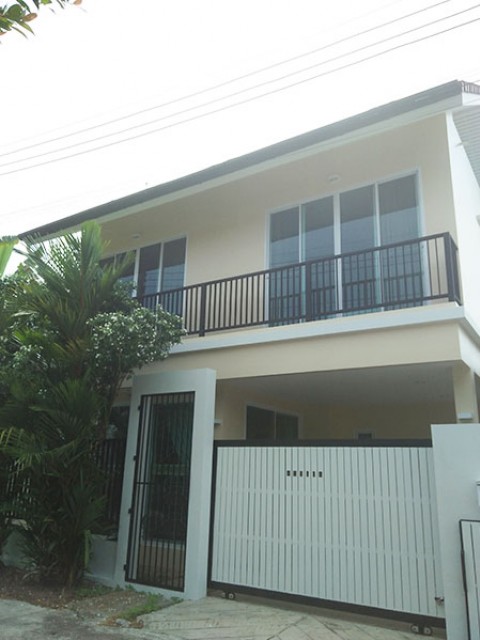 6A111444 ให้เช่าบ้านเดี่ยว 2 ชั้น 2 ห้องนอน 2 ห้องน้ำ พื้นที่ 35 ตรว.