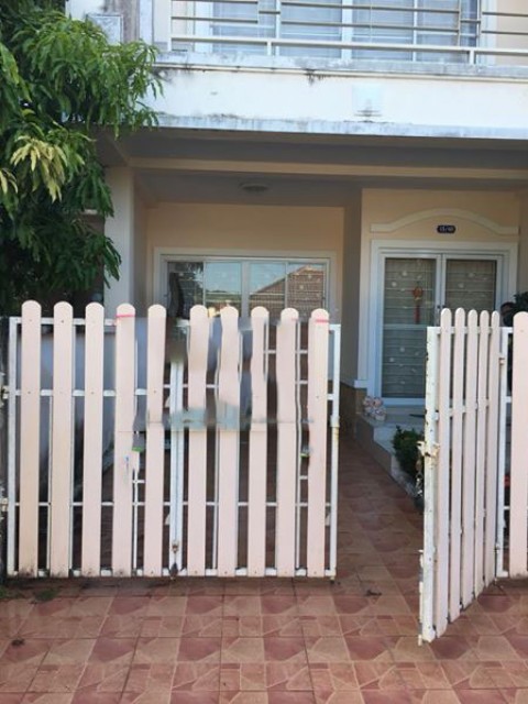 6A101076 ให้เช่าทาวน์เฮ้าส์ 2 ชั้น 2 ห้องนอน 2 ห้องน้ำ พื้นที่ 19 ตรว.