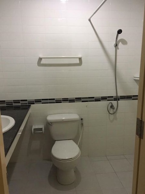 6A101077 ให้เช่าทาวน์เฮ้าส์ 2 ชั้น 2 ห้องนอน 2 ห้องน้ำ พื้นที่ 19 ตรว.