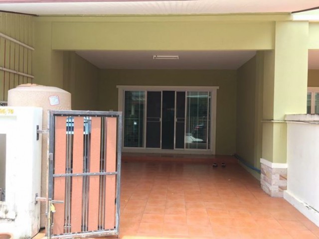 6A101077 ให้เช่าทาวน์เฮ้าส์ 2 ชั้น 2 ห้องนอน 2 ห้องน้ำ พื้นที่ 19 ตรว.