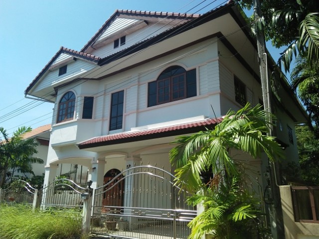 6A90807 ให้เช่าบ้านเดี่ยว 2 ชั้น 4 ห้องนอน 2 ห้องน้ำ พื้นที่ 50 ตรว.