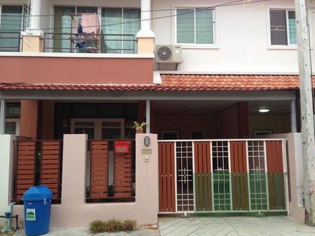 6A90808 ให้เช่าทาวน์เฮ้าส์ 2 ชั้น 3 ห้องนอน 2 ห้องน้ำ พื้นที่ 30 ตรว.