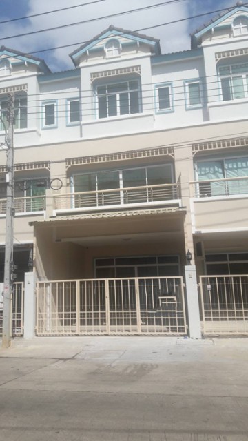 6A111468 ให้เช่าทาวน์โฮมส์ 3 ชั้น 4 ห้องนอน 3 ห้องน้ำ ราคาเช่าเดือนละ 26,000 บาท