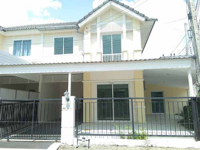 6A101096 ให้เช่าทาวน์เฮ้าส์ 2 ชั้น 3 ห้องนอน 2 ห้องน้ำ  พื้นที่ 30 ตรว.