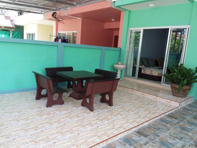 6A90816 ให้เช่าทาวน์เฮ้าส์ 2 ชั้น 3 ห้องนอน 2 ห้องน้ำ พื้นที่ 30 ตรว.