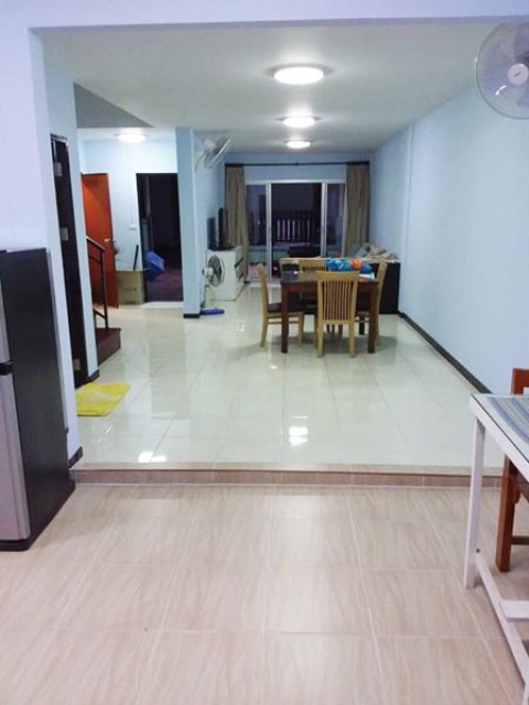 6A90816 ให้เช่าทาวน์เฮ้าส์ 2 ชั้น 3 ห้องนอน 2 ห้องน้ำ พื้นที่ 30 ตรว.
