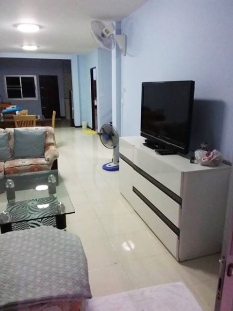 6A90816 ให้เช่าทาวน์เฮ้าส์ 2 ชั้น 3 ห้องนอน 2 ห้องน้ำ พื้นที่ 30 ตรว.