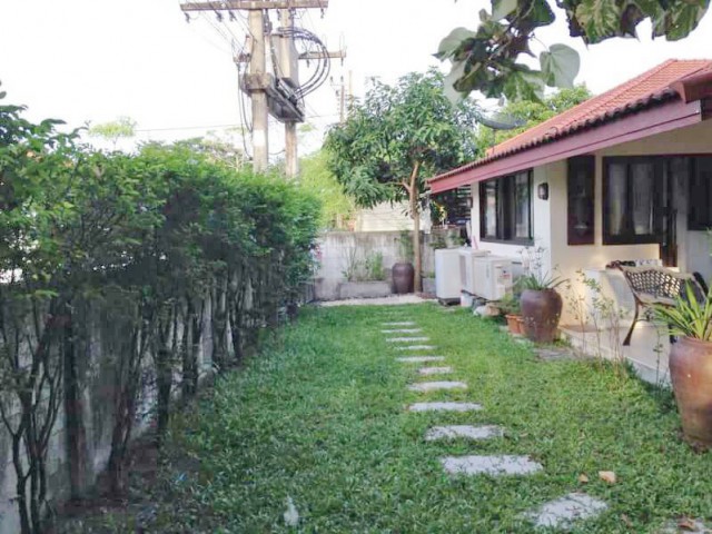 6A40316 ให้เช่าบ้านแฝดชั้นเดียว 2ห้องนอน 1ห้องน้ำ เดือนละ 20,000 บ.