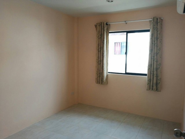 6A111479 ให้เช่าทาวน์เฮาส์ 2 ชั้น 2 ห้องนอน 2 ห้องน้ำ ราคาเช่าเดือนละ 13,000 บาท