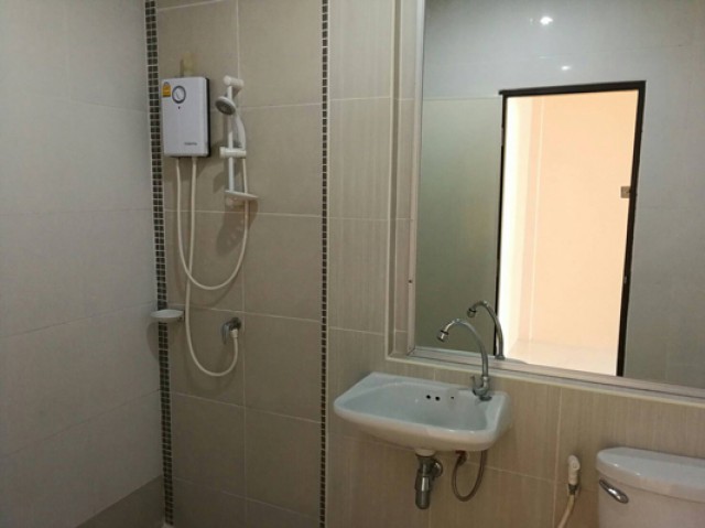 6A111479 ให้เช่าทาวน์เฮาส์ 2 ชั้น 2 ห้องนอน 2 ห้องน้ำ ราคาเช่าเดือนละ 13,000 บาท