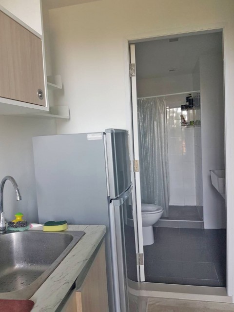 6A101105 ให้เช่าคอนโด วิวสระ 1 ห้องนอน 1 ห้องน้ำ เฟอร์นิเจอร์ครบครัน