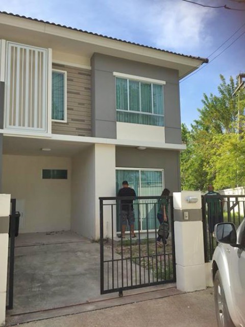 6A120462 ให้เช่าทาวน์เฮ้าส์สองชั้นหลังมุม 3ห้องนอน 2ห้องน้ำ เดือนละ 12,000 บ.