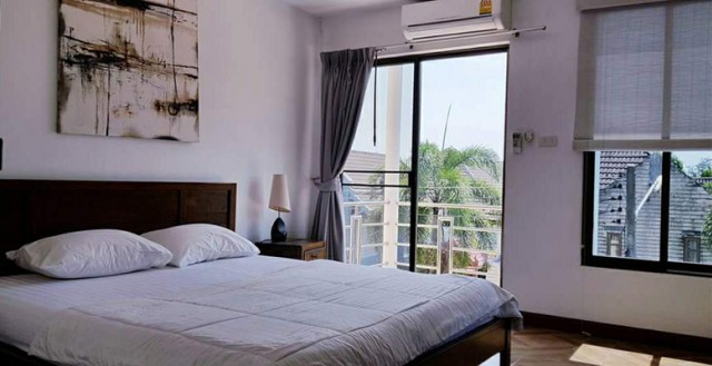 6A90818 ให้เช่าทาวน์เฮาส์ 2 ชั้น 2 ห้องนอน 2 ห้องน้ำ ราคาเช่าเดือนละ 25,000 บาท