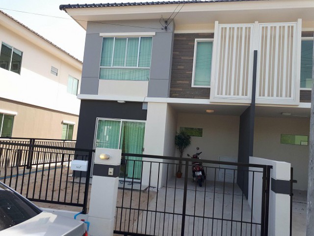 6A120466 ให้เช่าทาวน์เฮ้าส์ 2 ชั้น 3 ห้องนอน 2 ห้องน้ำ พื้นที่ 25 ตรว.