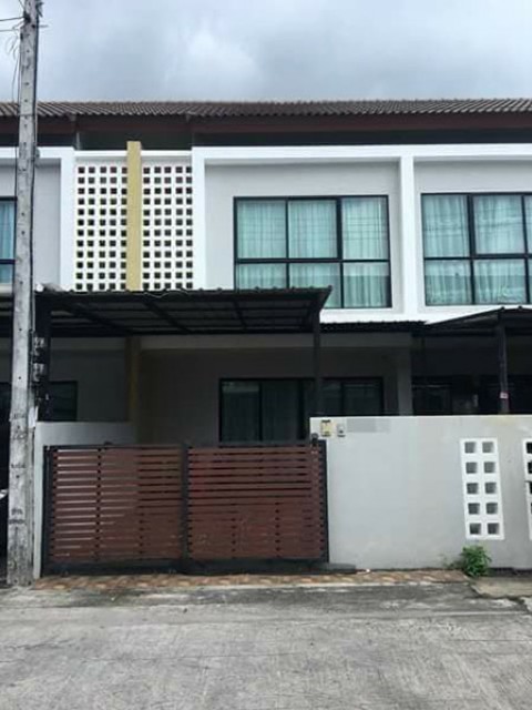 6A90825 ให้เช่าทาวน์เฮ้าส์ 2 ชั้น 2 ห้องนอน 2 ห้องน้ำ พื้นที่ 21 ตรว.