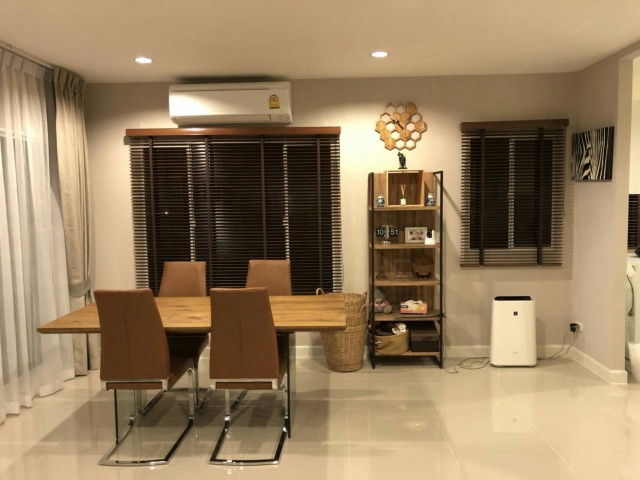 6A111495 ให้เช่าบ้านเดี่ยวสองชั้น กว้างขวางมีเฟอรนิเจอร์ครบครันพร้อมอยู่.