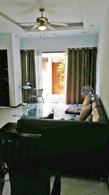 6A90828 ให้เช่าทาวน์เฮ้าส์ 2 ชั้นใจกลางเมือง พื้นที่ 25 ตรว. 3 นอน 2 น้ำ.