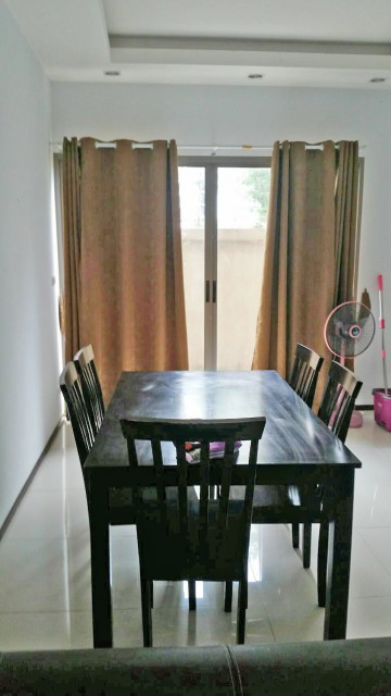 6A90828 ให้เช่าทาวน์เฮ้าส์ 2 ชั้นใจกลางเมือง พื้นที่ 25 ตรว. 3 นอน 2 น้ำ.