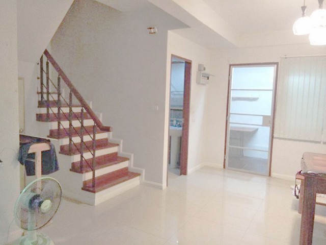 6A101121 ให้เช่าทาวน์เฮ้าส์ 3 ชั้นใจกลางเมือง พื้นที่ 25 ตรว. 3 นอน 3 น้ำ